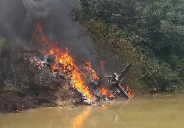 Avião cai e deixa três pessoas mortas em Itaituba, no Pará