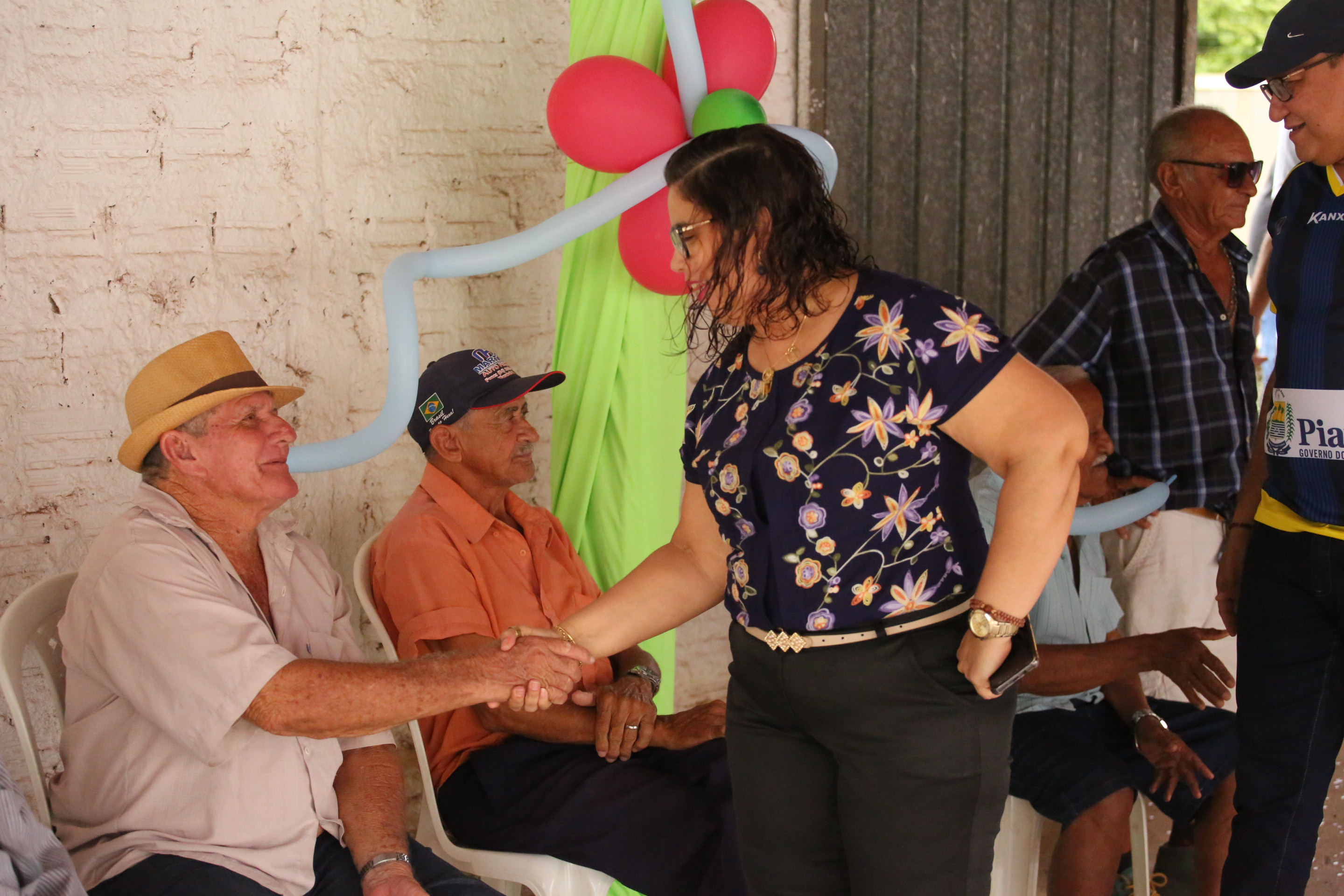 Centro de Referência de Assistência Social realiza carnaval para idosos 