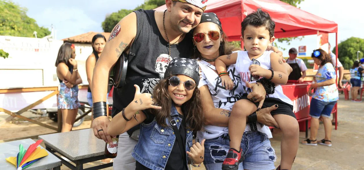 Família participa do bloco Pinto da Morada