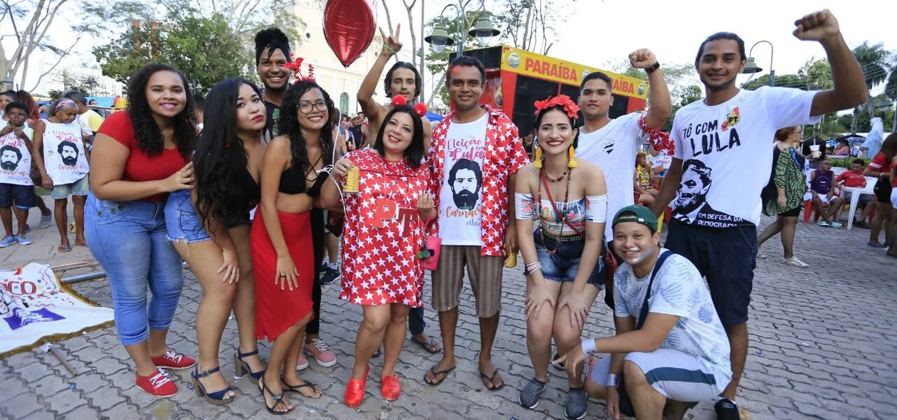 Integrantes do bloco em defesa do ex-presidente Lula