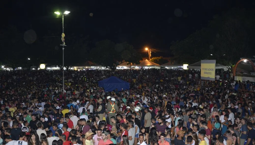 Praça de Eventos ficou lotada na terceira noite do Carnaval em Água Branca