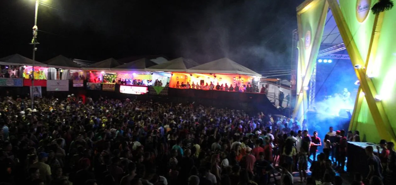  Praça de Eventos ficou lotada na terceira noite do Carnaval em Água Branca