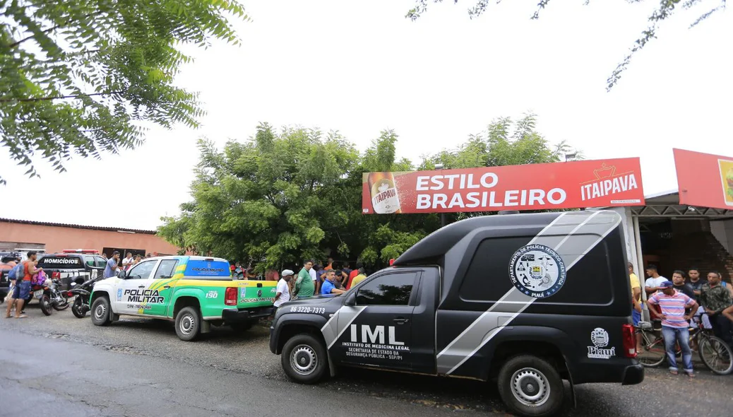 Polícia Militar e IML estiveram no local para fazer a remoção do corpo de Nilberto Lima e Silva