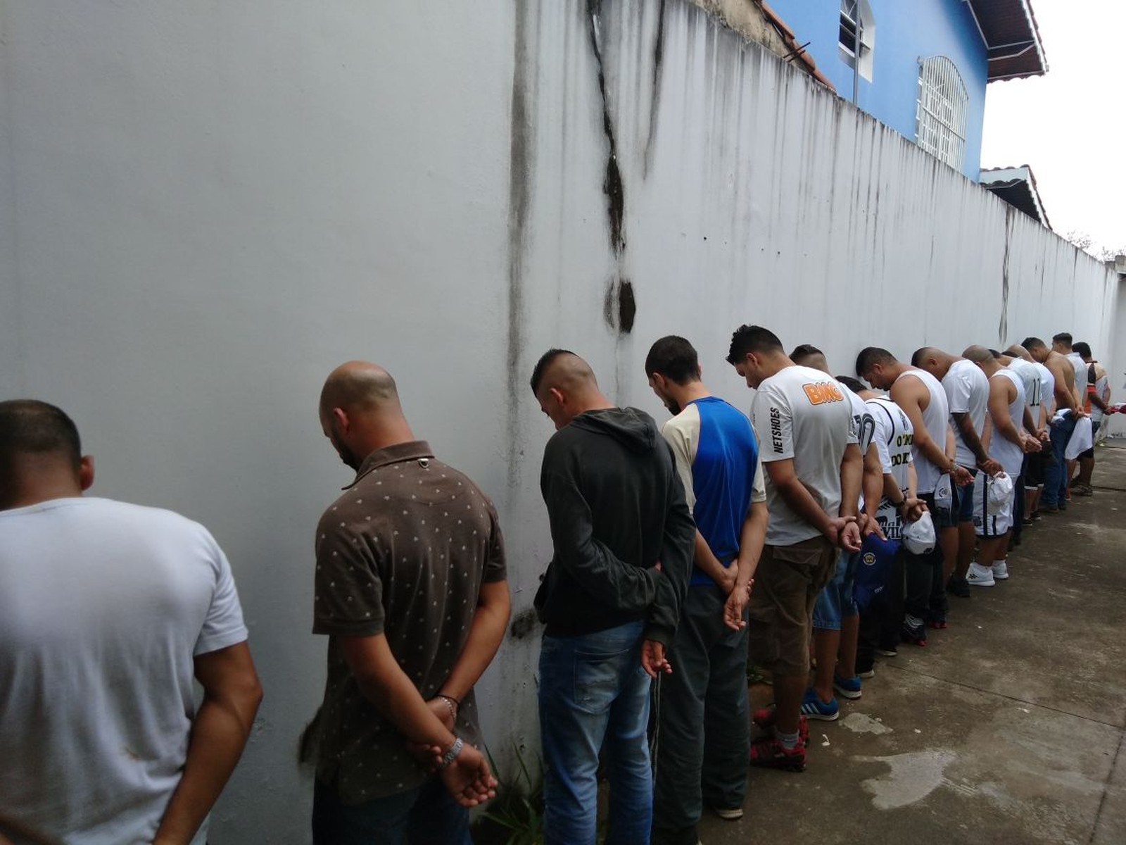 Pelo menos 20 integrantes da torcida organizada do Santos foram detidos