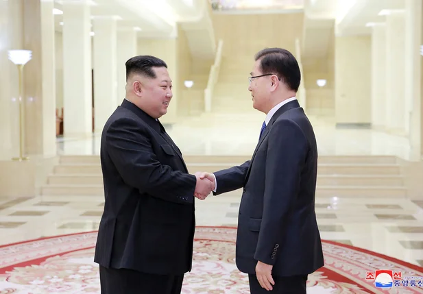 Líderes da Coreia do Sul e Coreia do Norte se cumprimentam