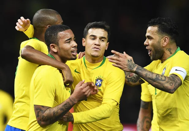 Seleção brasileira comemora vitória de amistoso contra a Alemanha.