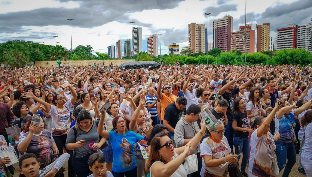 Parque Potycabana ficou lotado de fiéis