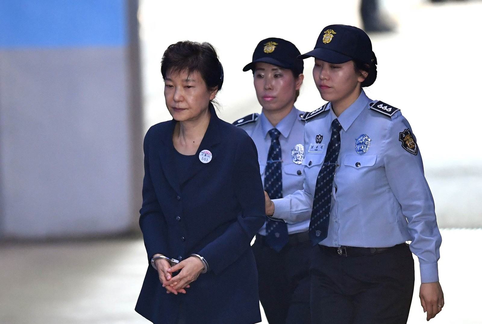 Ex-presidente da Coreia do Sul é condenada a 24 anos de prisão