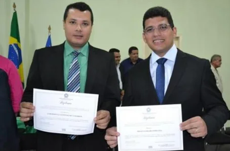 Prefeito, à direita, e vice de Paquetá do Piauí