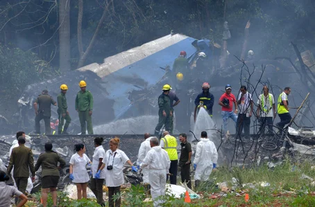 Avião com 113 pessoas cai em Cuba