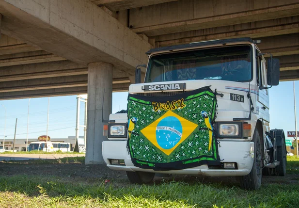 Caminhoneiros de Santa Catarina aderem a greve nacional contra aumento dos combustíveis