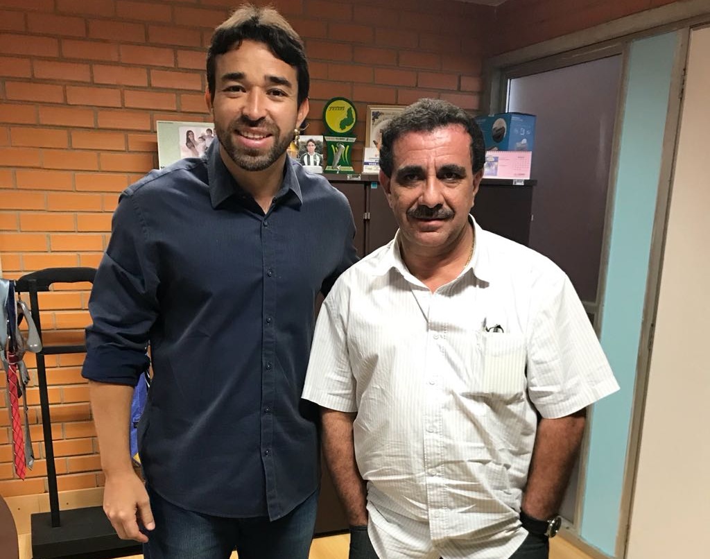Marden Menezes tirou foto em seu gabinete com o ex-vereador Chico Filho 