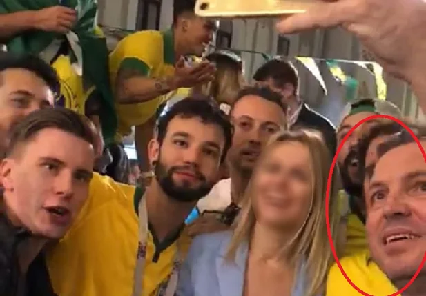 Brasileiros assediando mulher na Rússia