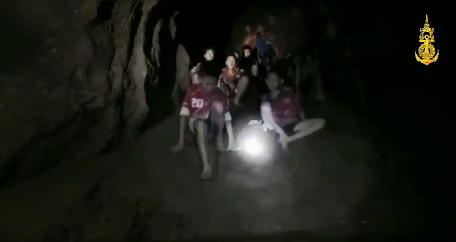 Meninos presos na Caverna mandaram cartas aos pais