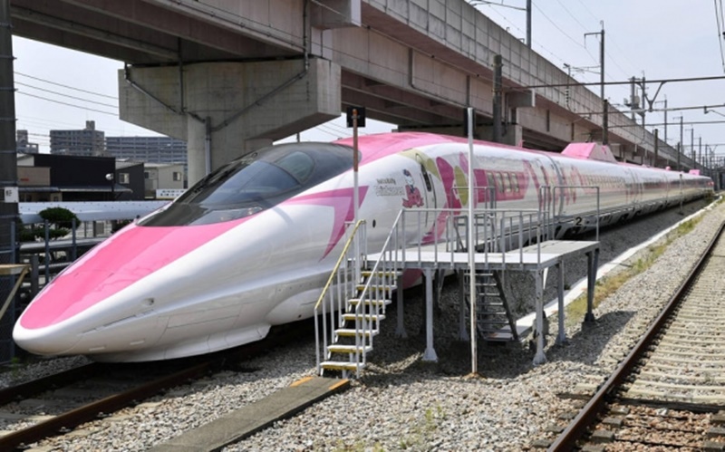Trem-bala rosa no Japão