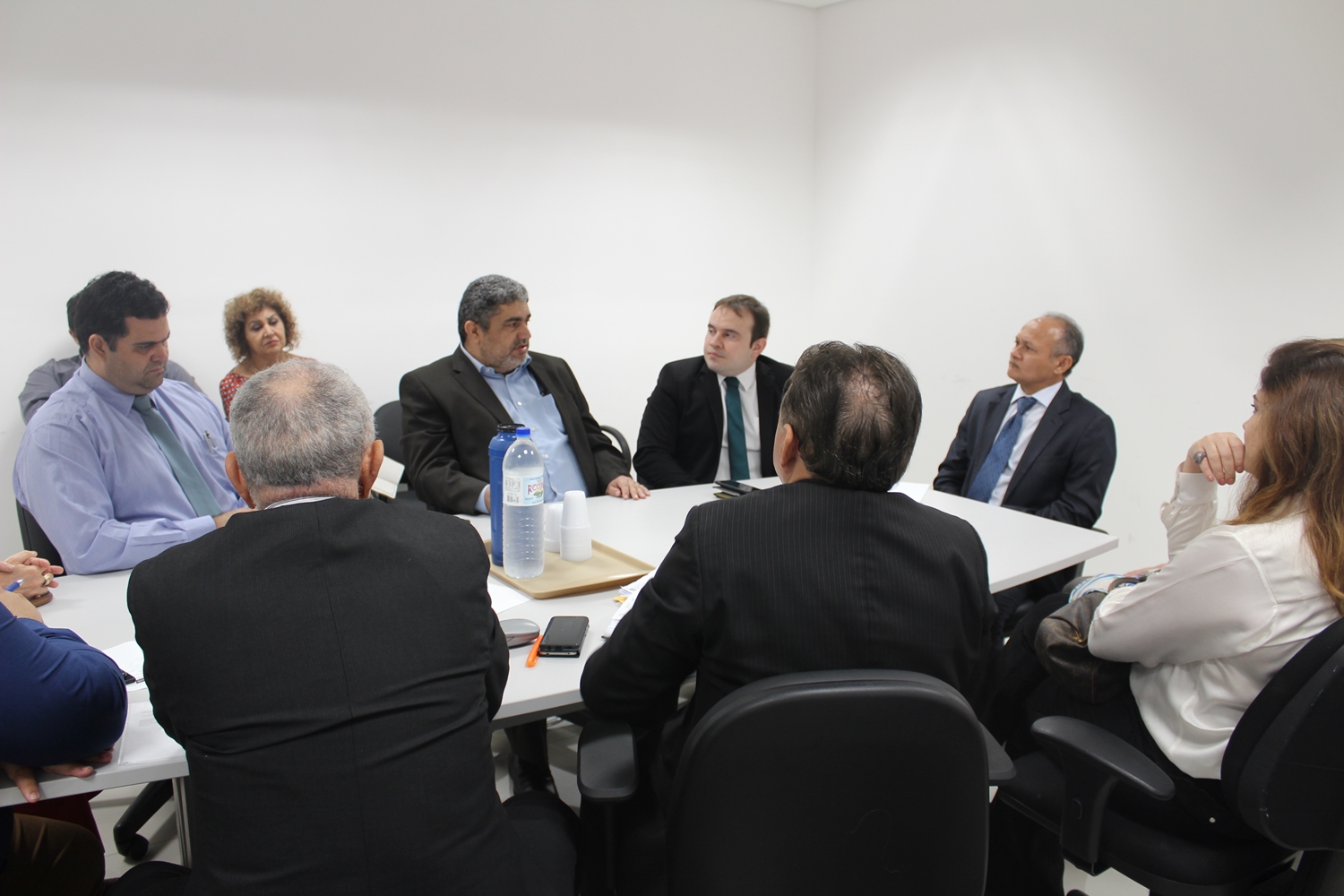 Reunião entre representantes do Sindhospi, o promotor Fernando Santos e o secretário Antonio Luiz