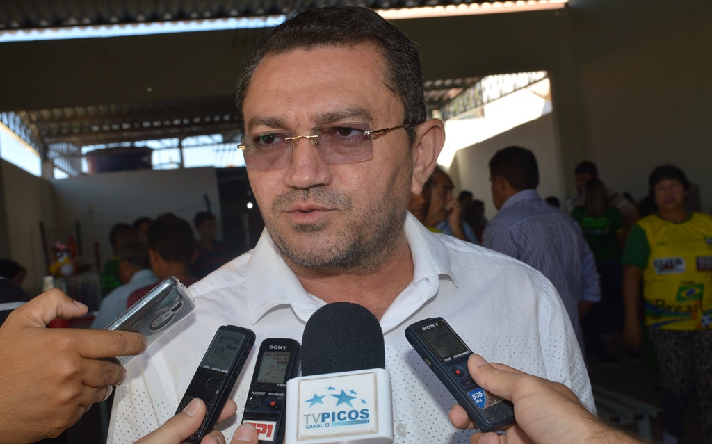 Padre Walmir perde apoio do grupo político do deputado Nerinho