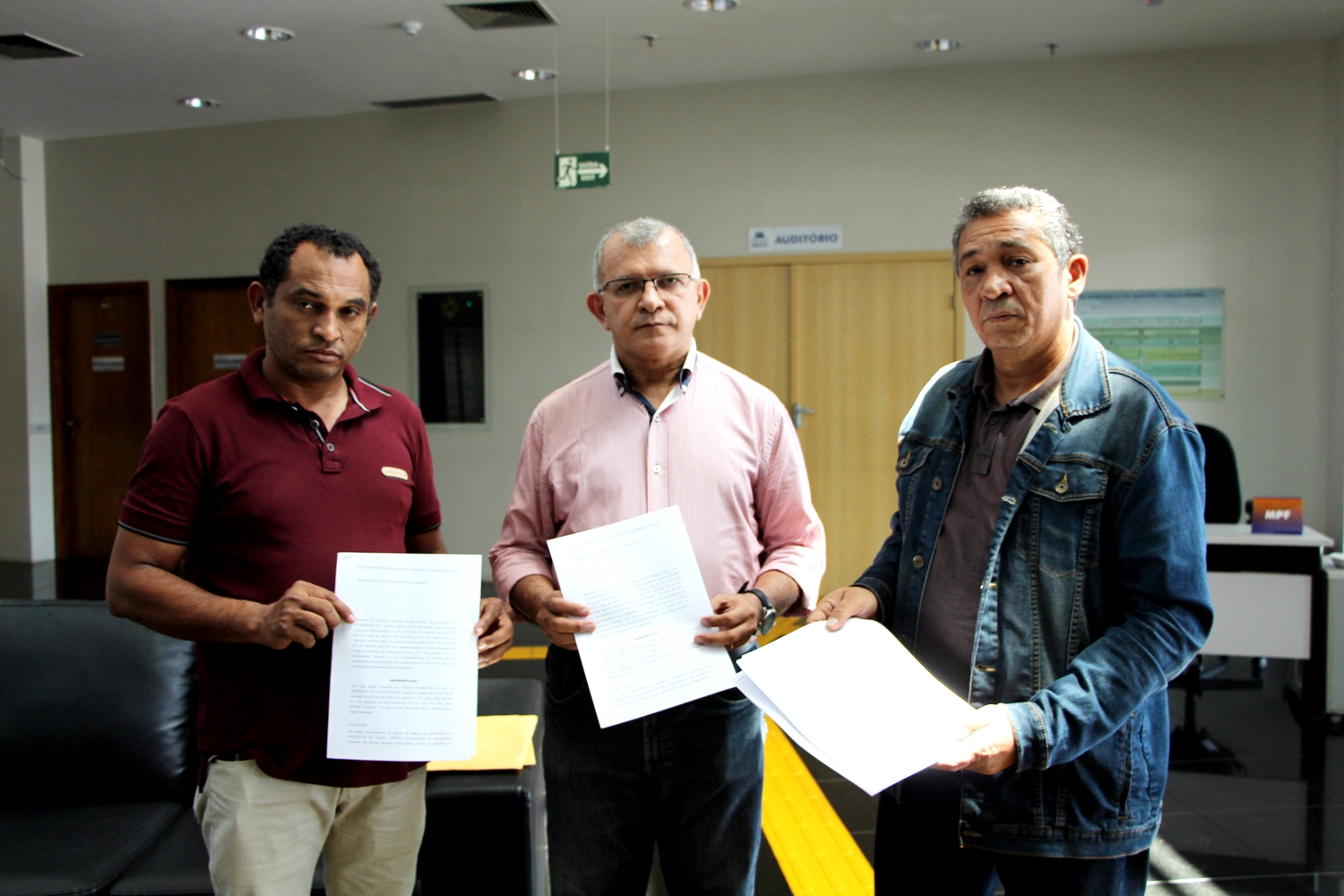 João Luis, Marcelino Fonteles e Paulo Bezerra protocolaram a representação