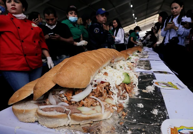 México bate recorde latino-americano de maior sanduíche