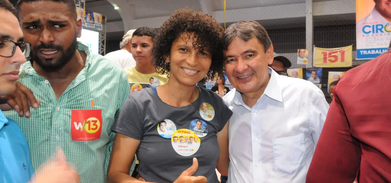O governador e candidato à reeleição Wellington Dias com eleitor 