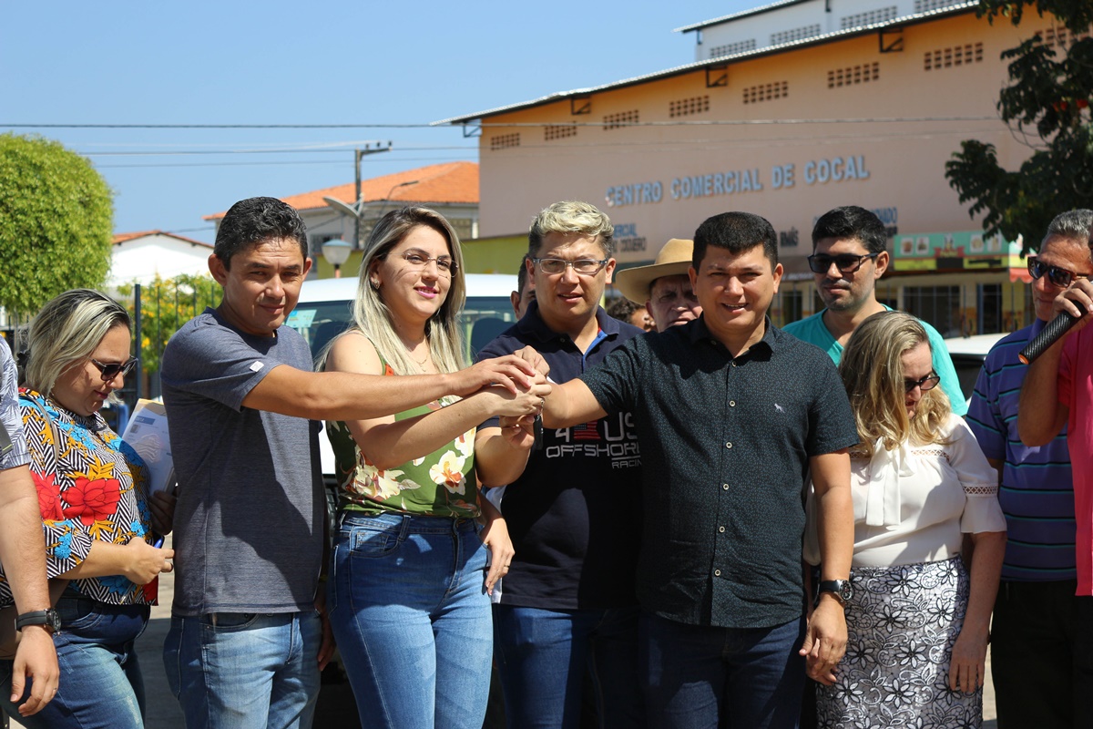 Prefeito Rubens Vieira recebe as chaves dos novos veículos de Cocal