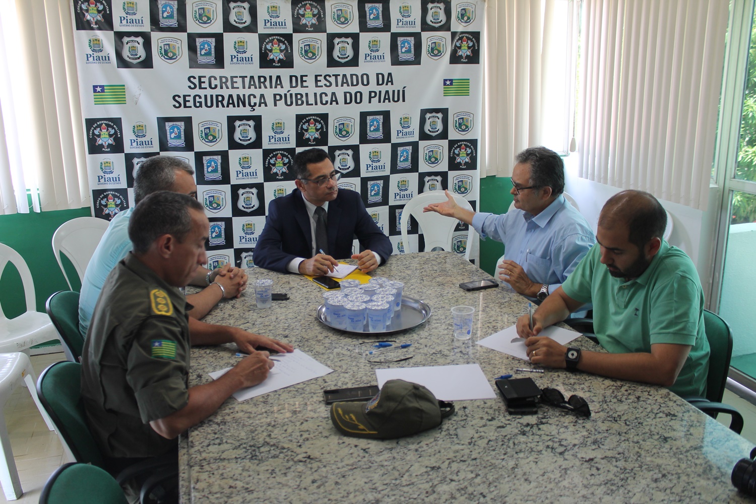 Reunião entre o Sindlojas e o secretário de Segurança, Rubens Pereira