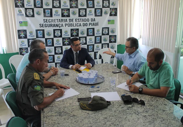 Reunião entre o Sindlojas e o secretário de Segurança, Rubens Pereira