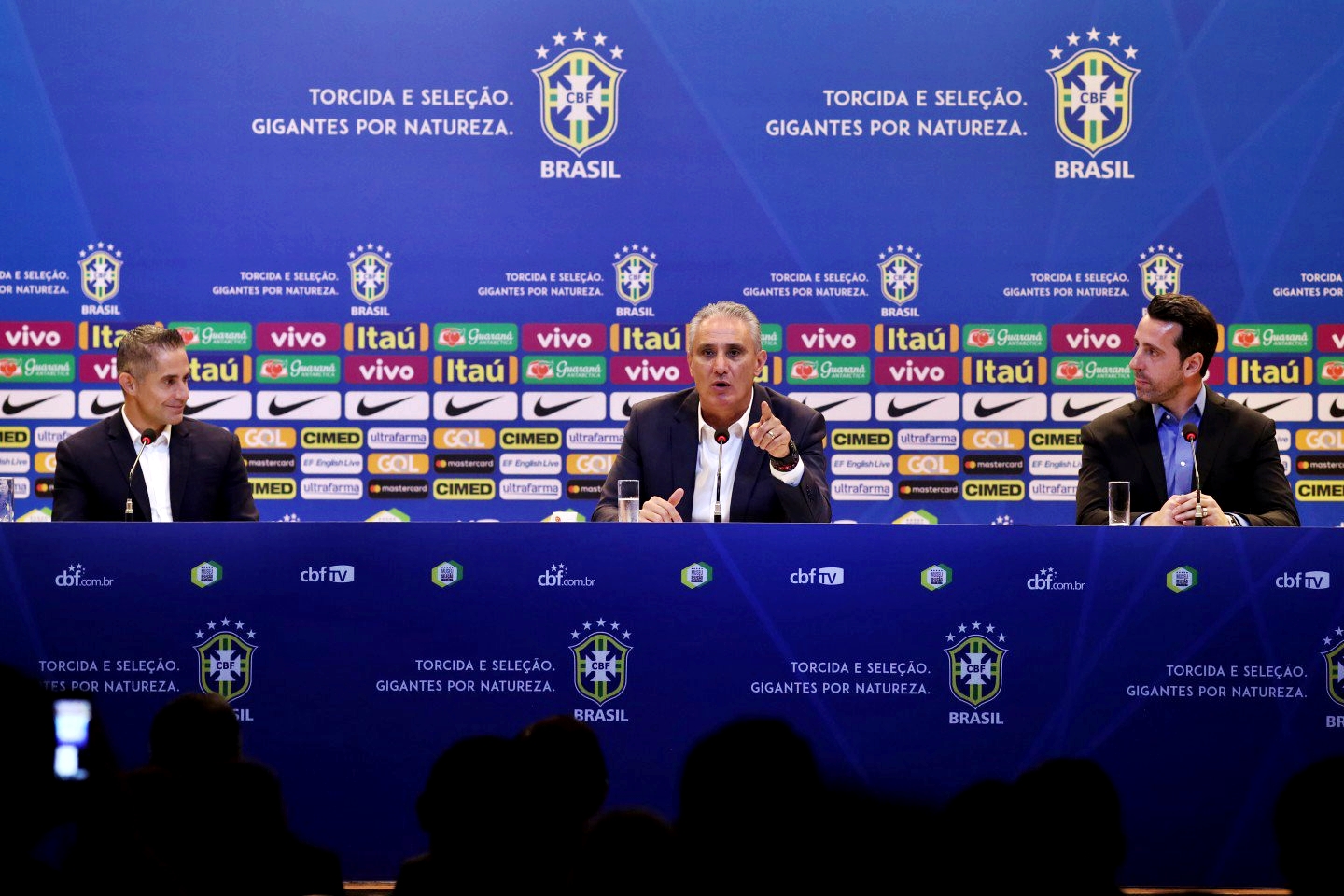 Tite anuncia terceira convocação após Copa do Mundo