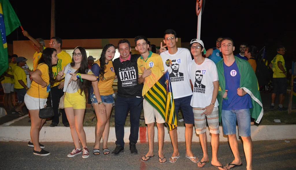 Jovens eram a maioria na carreata em prol de Bolsonaro