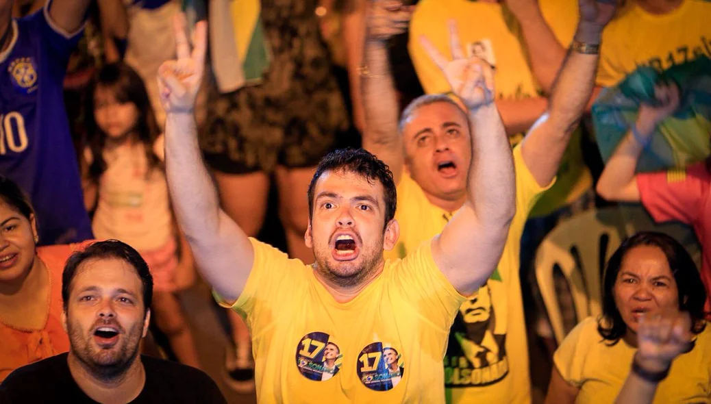 Eleitores de Bolsonaro comemoram resultado do segundo turno