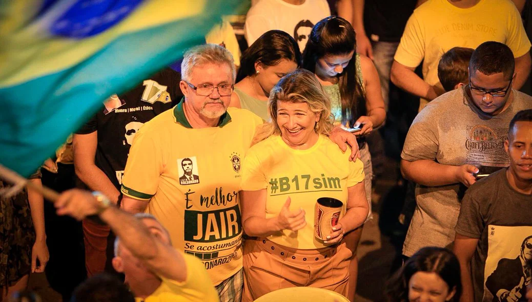 Família comemora vitória de Jair Bolsonaro na Ponte Estaiada
