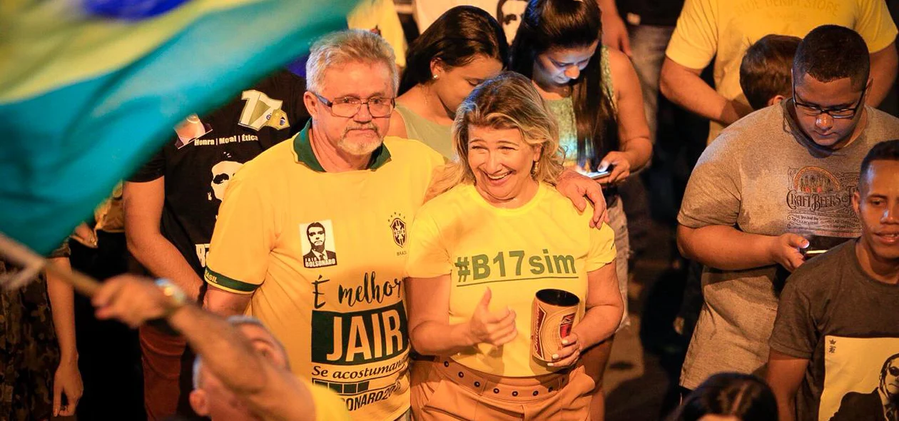 Família comemora vitória de Jair Bolsonaro na Ponte Estaiada
