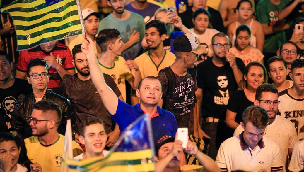 Teresinenses comemoram vitória de Jair Bolsonaro