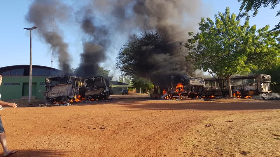 Ônibus incendiados em Piracuruca