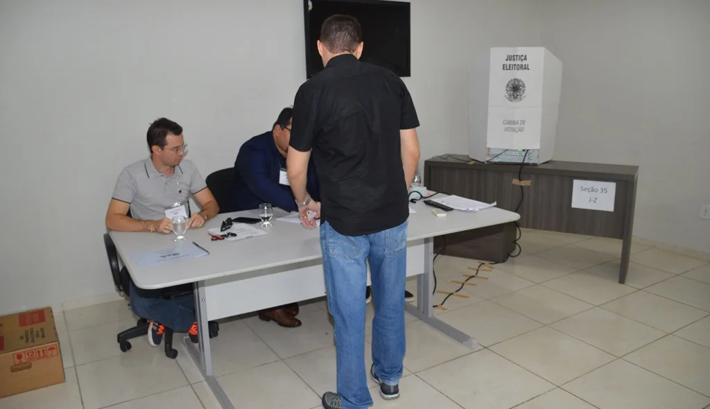 Advogados participam da eleição em Picos.