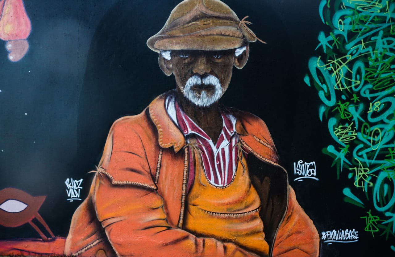 Artistas fazem grafite na Potycabana