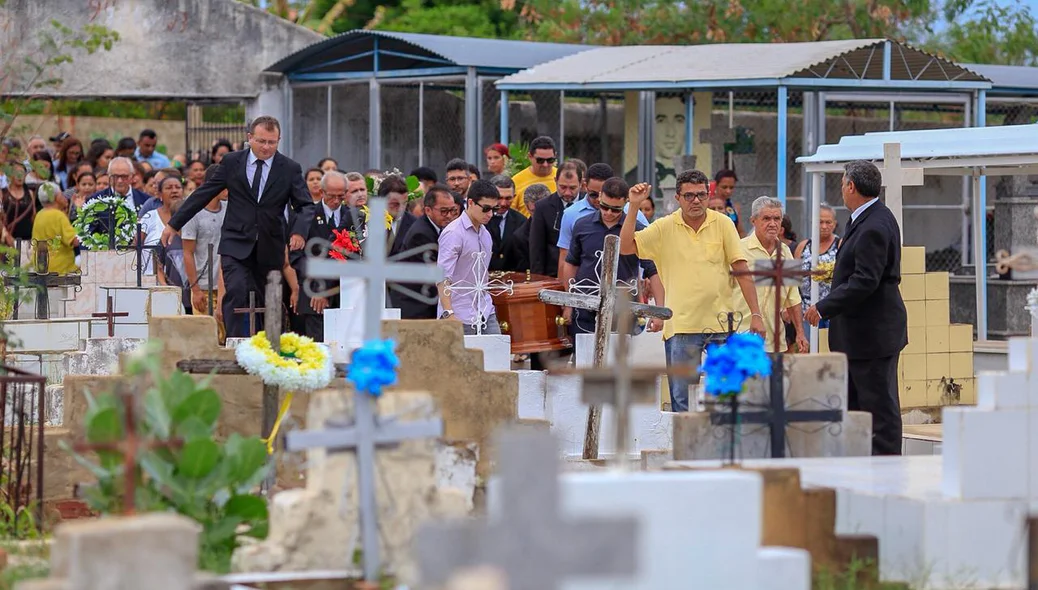 O sepultamento foi realizado no cemitério Sambaiba, no município de Elesbão Veloso cidade natal da vítima 