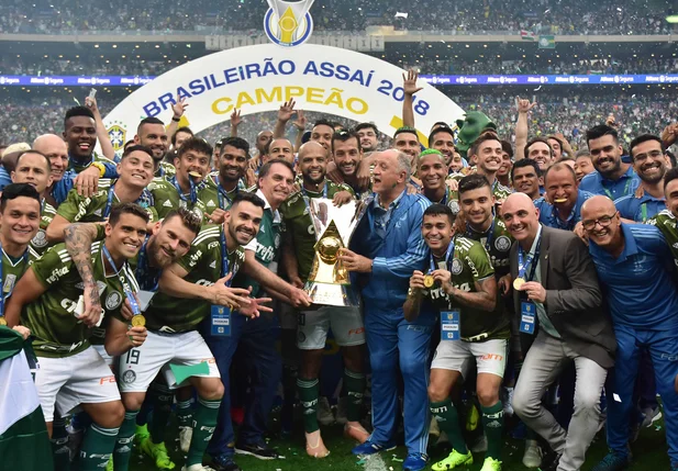 Bolsonaro comemora título com jogadores do Palmeiras