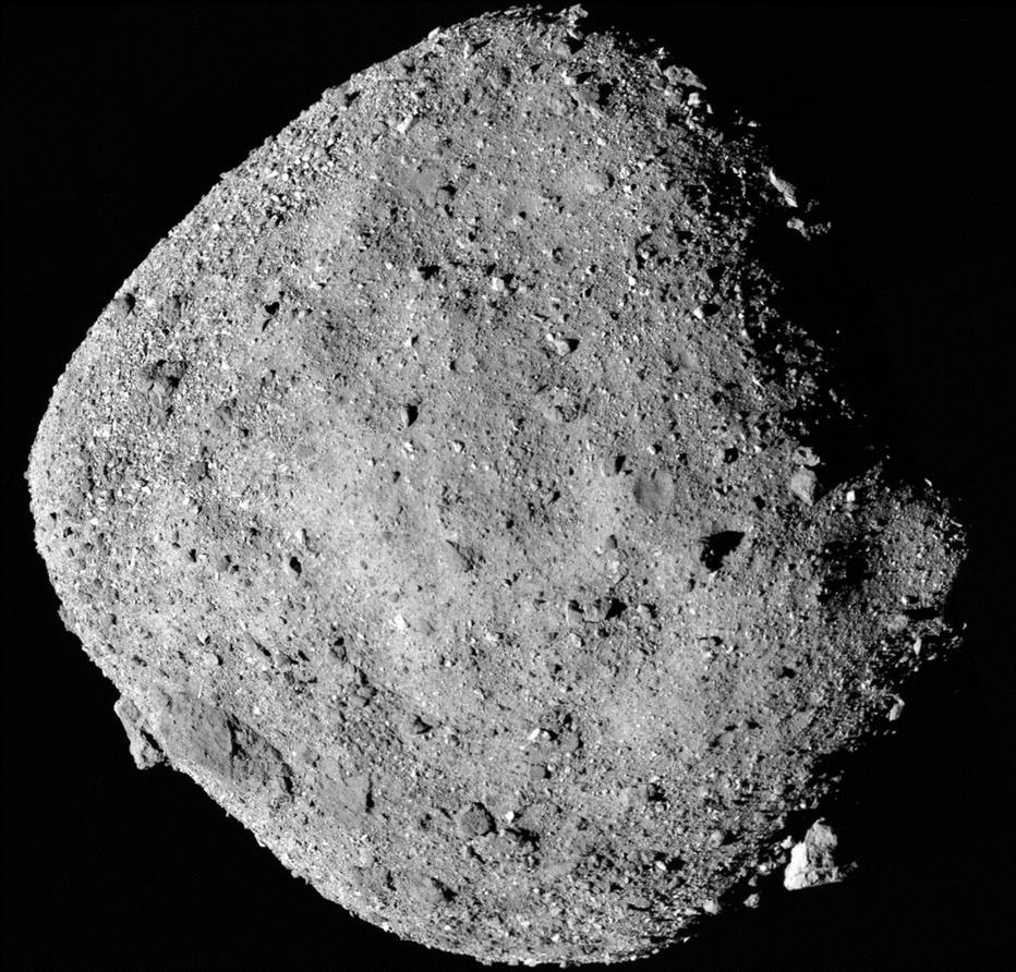 Mosaico de imagens do asteroide Bennu captadas pela sonda OSIRIS