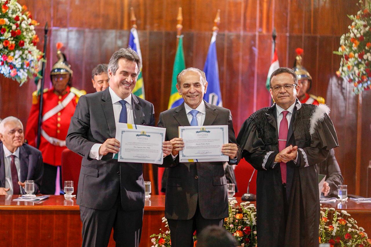 Ciro Nogueira e Marcelo Castro sendo diplomados