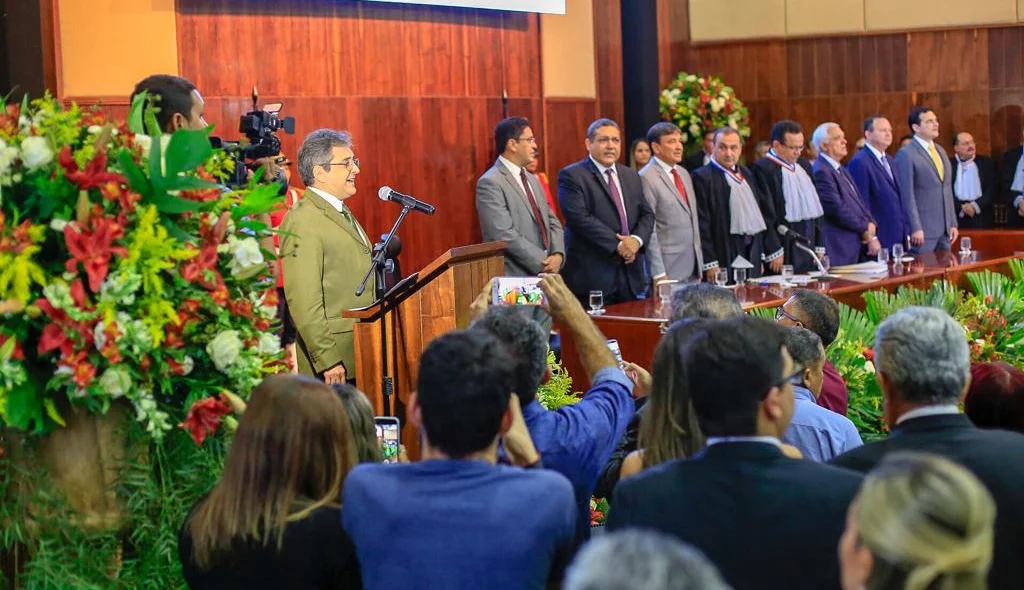 Autoridades na posse do novo presidente do Tribunal de Justiça do Piauí
