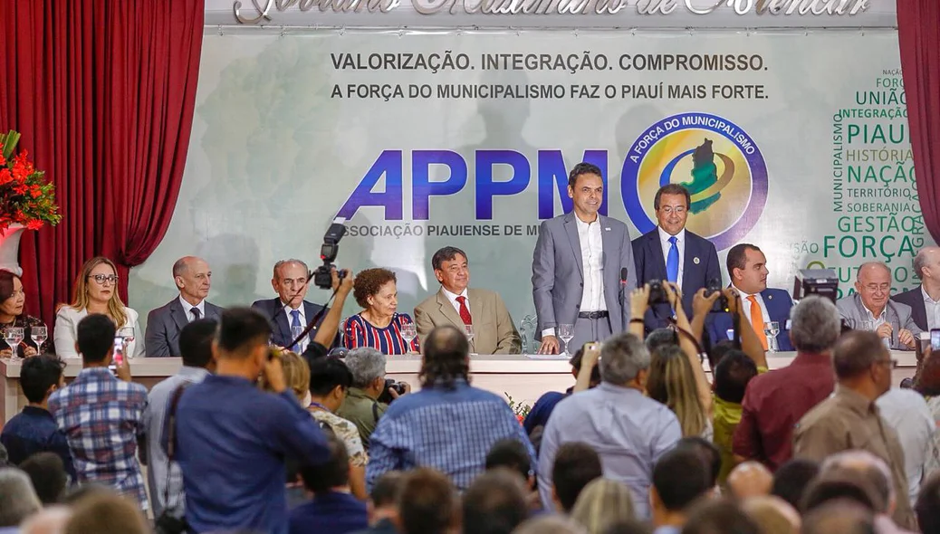 Mesa de honra da solenidade de posse do presidente da APPM, Jonas Moura
