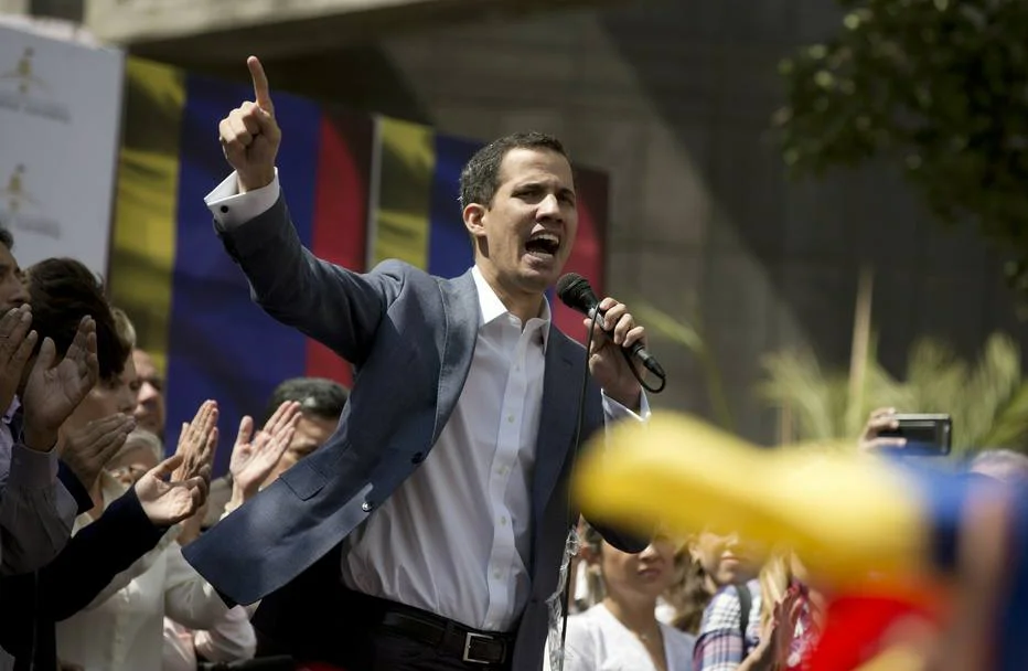 O líder opositor venezuelnao, Juan Guaído, discursa em Caracas