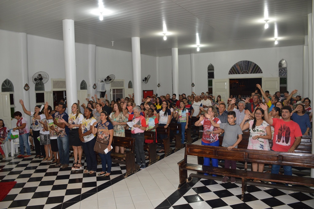 Fiéis celebram São  Sebastião