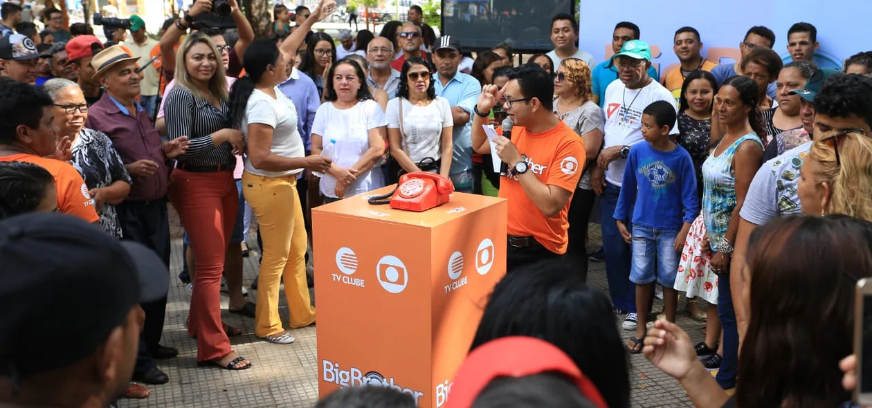 Big Brother Brasil 2019 atrai várias pessoas no centro de Teresina