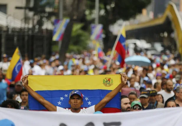 Manifestantes marcham contra Maduro na Venezuela