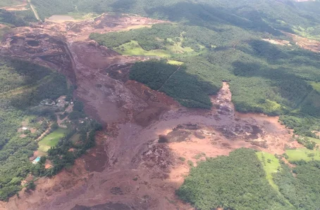 Imagem do rompimento da barragem em Brumadinho