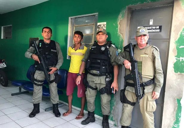 O acusado foi preso na rodovia que liga Castelo do Piauí a São Miguel do Tapuio