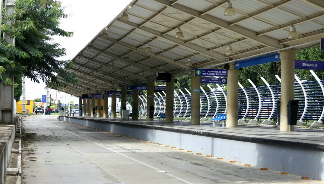Terminal do Itararé com pouca movimentação de passageiros