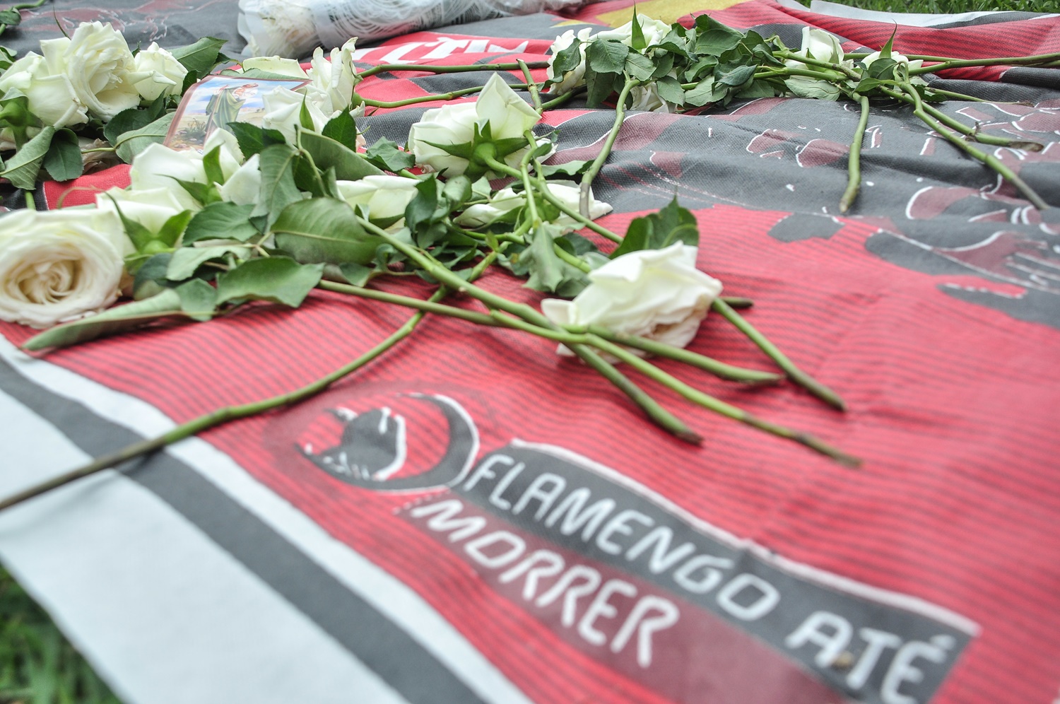 Homenagem aos jovens que morreram no CT do Flamengo 